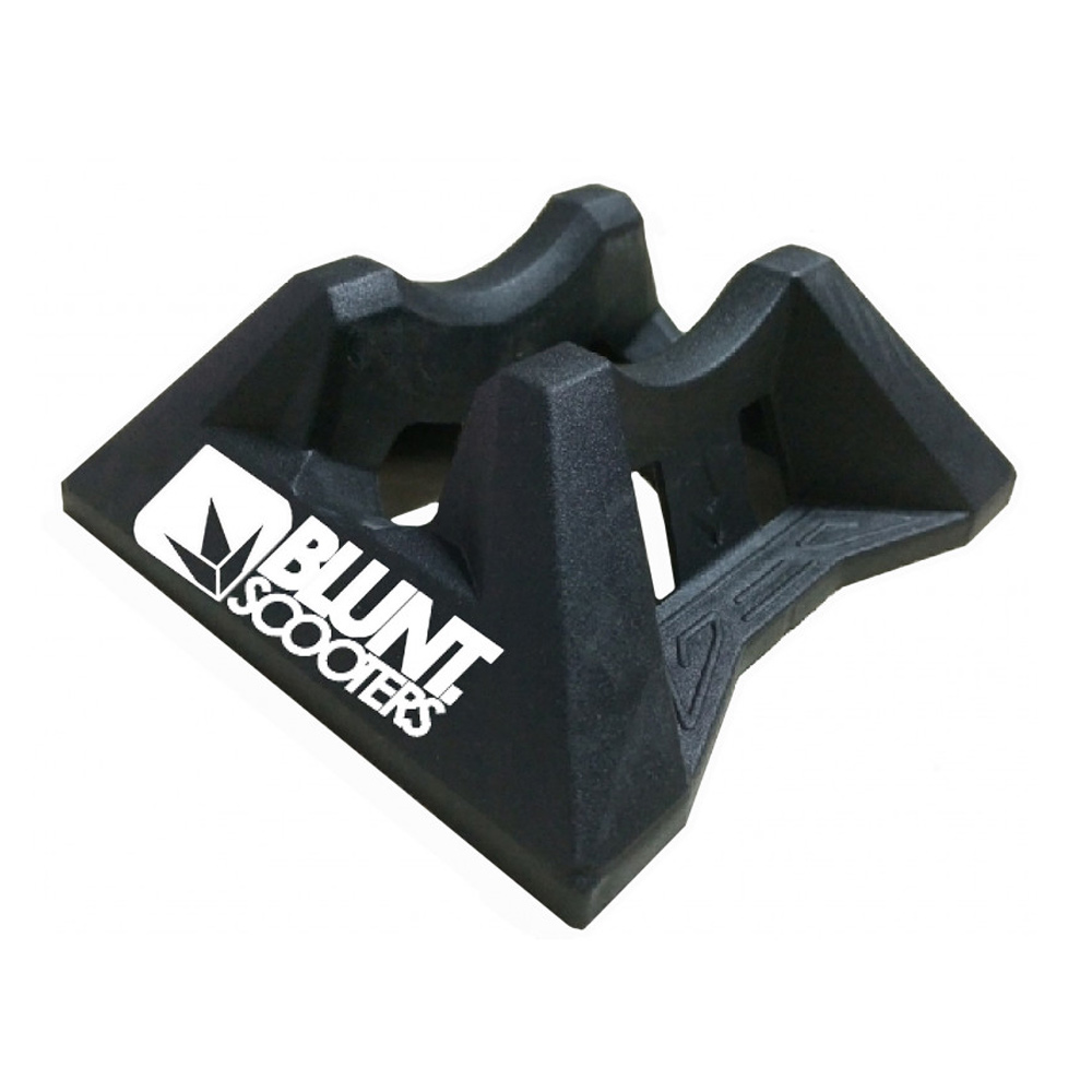 держатель для самоката напольный. подножка для самоката декатлон. запчасти на oxelo town 7. подставка держатель для самоката. подставка под самокат ethic.